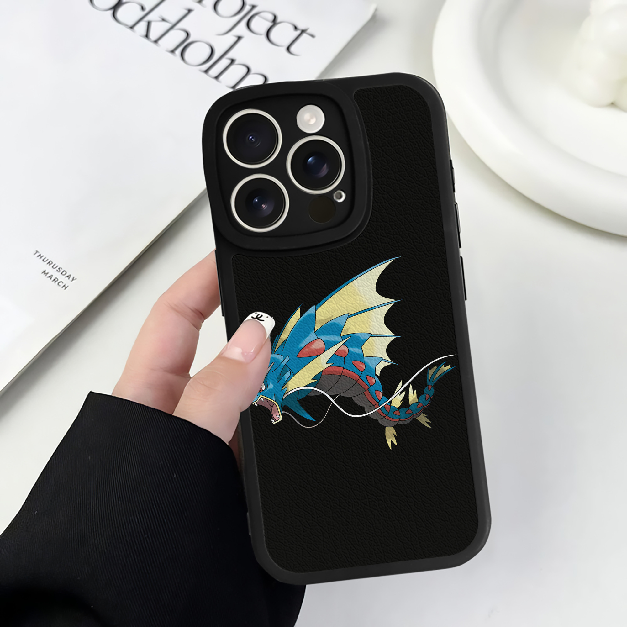 （画像用） ポケットモンスター Pokémon 【iPhone 16シリーズ対応】シリコンスマホケース（レザー調） 材質：シリコン